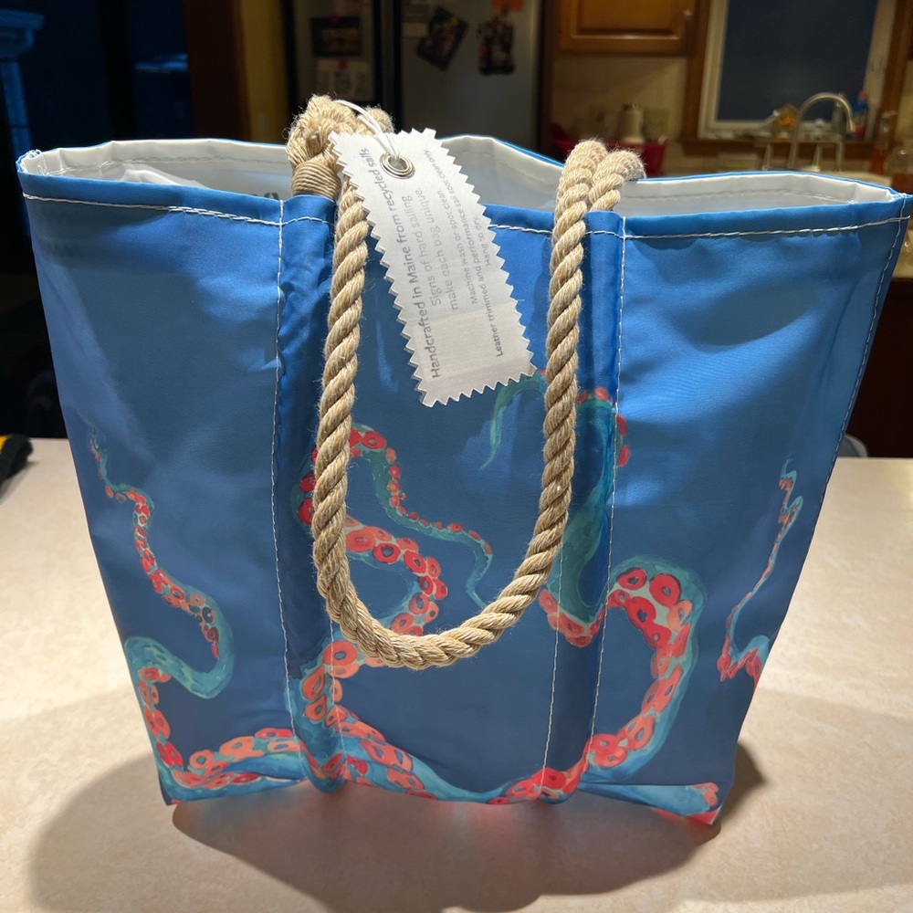 BNWT Seabags tote!! Not my style so looking to pass it on to someone else!